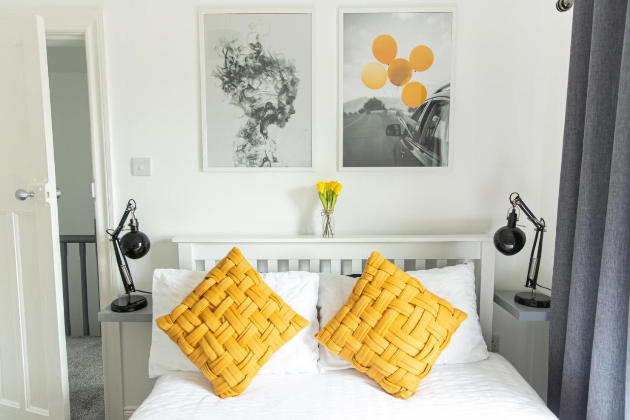 Entire Family Home , Large Rear Garden And Free Parking เบลฟาสต์ ภายนอก รูปภาพ