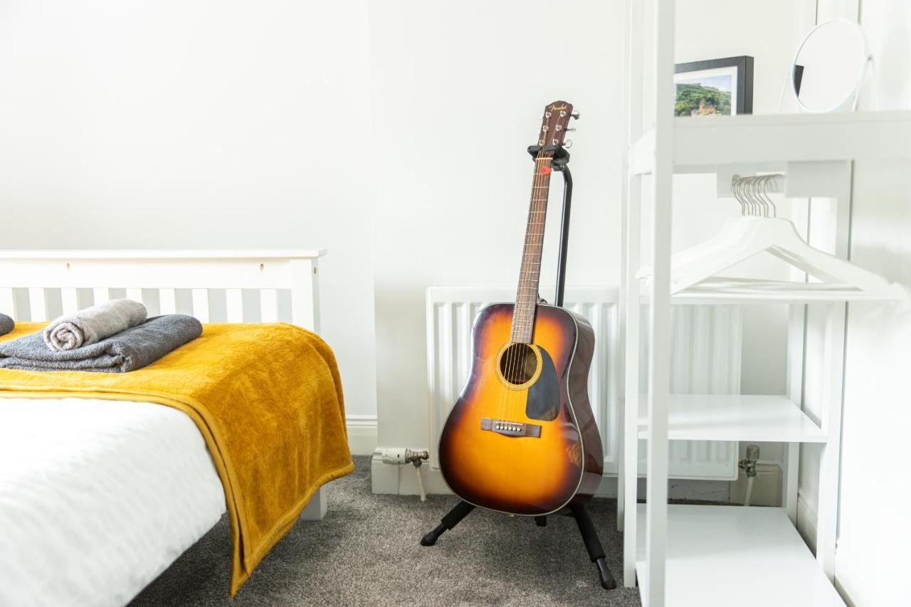 Entire Family Home , Large Rear Garden And Free Parking เบลฟาสต์ ภายนอก รูปภาพ