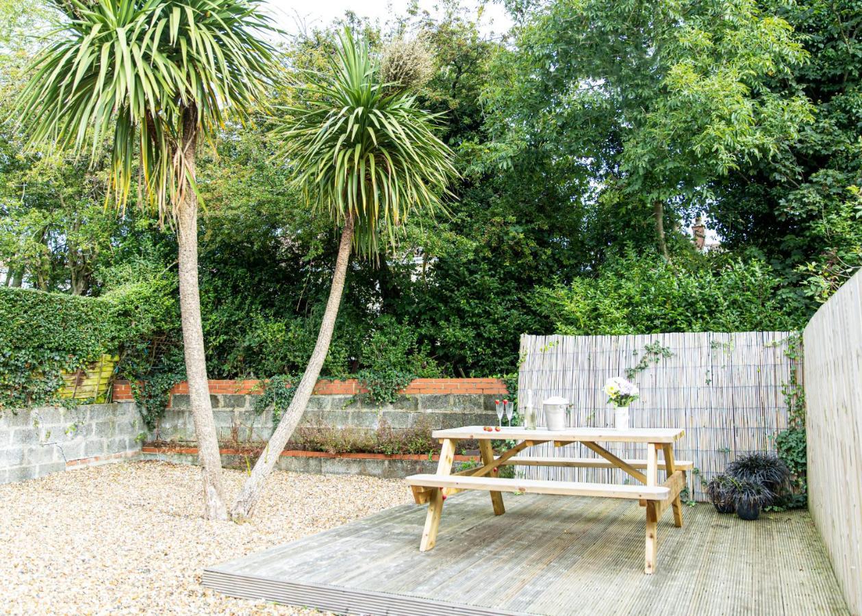 Entire Family Home , Large Rear Garden And Free Parking เบลฟาสต์ ภายนอก รูปภาพ